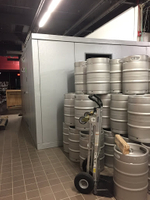 //inrorwxhljmqlj5p-static.micyjz.com/cloud/lpBprKprlkSRliikoploio/beer-cold-room.jpg